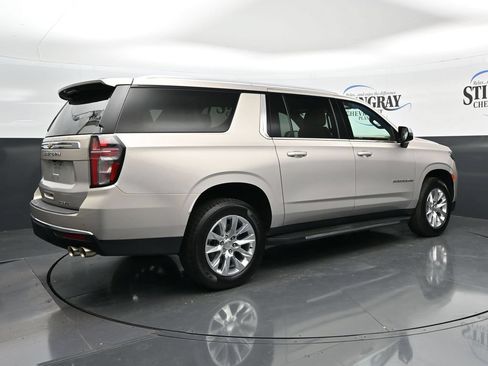 Used 2024 Chevrolet Suburban Premier RWD image 7