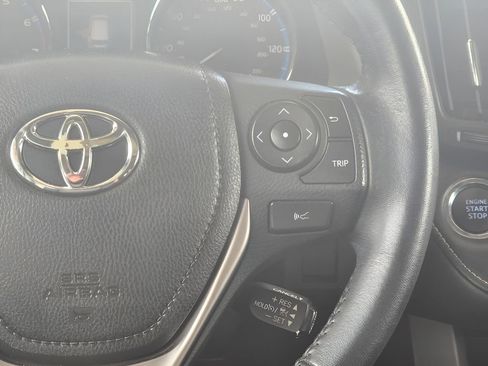 Used 2017 Toyota RAV4 Limited FWD image 7
