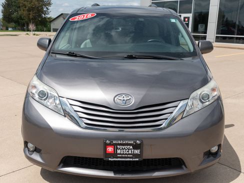 Used 2016 Toyota Sienna XLE Premium AWD/4WD image 4