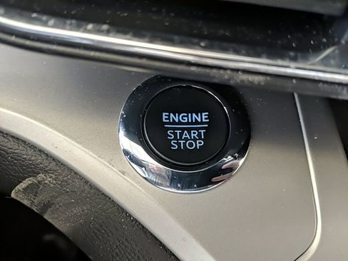 Used 2022 Ford Explorer XLT w/ Equipment Group 202A image 27