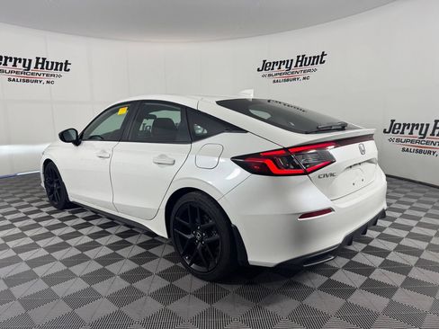 Used 2023 Honda Civic Sport image 9