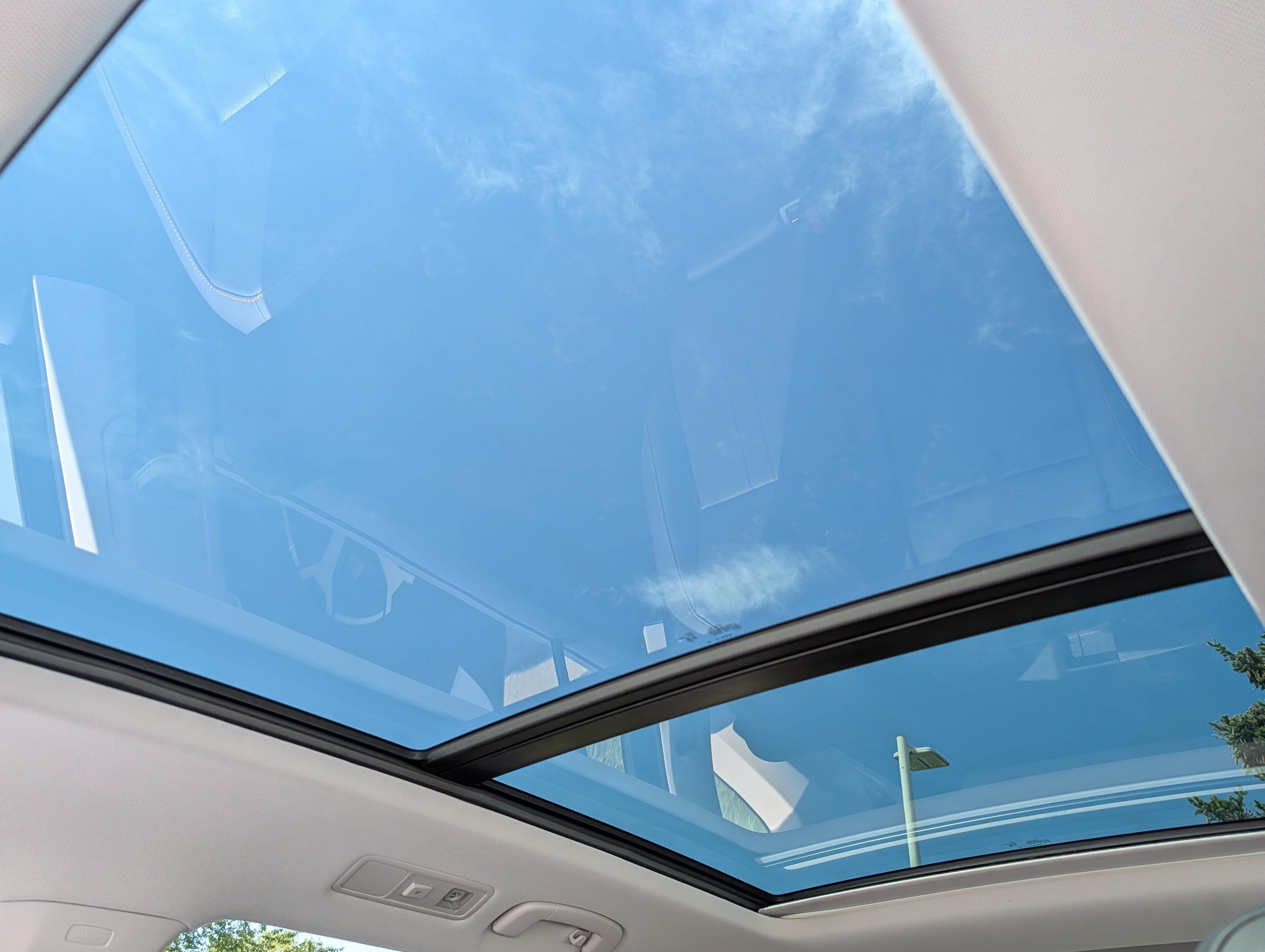 Certified 2024 Volkswagen Tiguan Wolfsburg Edition w/ Panoramic Sunroof Package AWD/4WD image 32