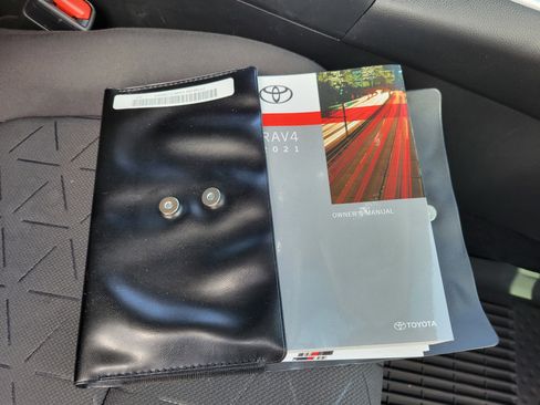 Used 2021 Toyota RAV4 XLE FWD image 45