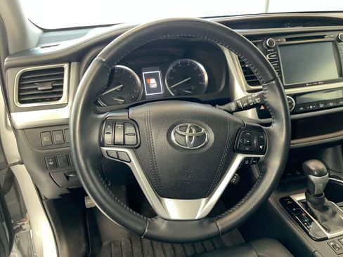 Certified 2019 Toyota Highlander XLE AWD/4WD image 14
