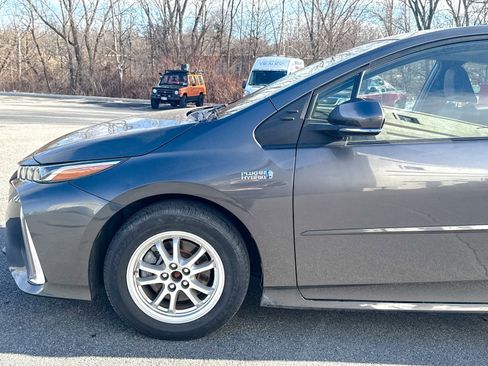 Used 2021 Toyota Prius Prime XLE image 9