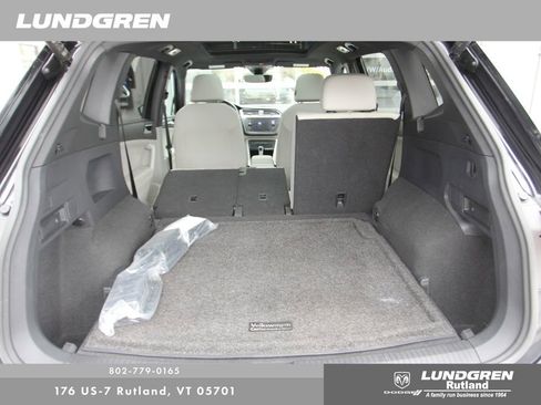 Used 2022 Volkswagen Tiguan SE R-Line image 42