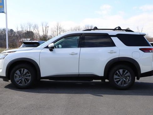 Used 2022 Nissan Pathfinder SV image 4