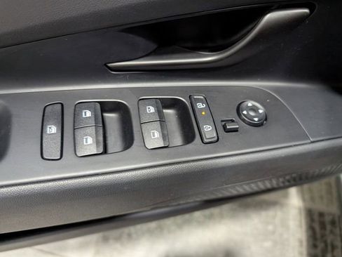 Used 2025 Hyundai Elantra Sport image 12