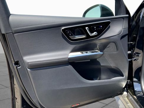 Used 2025 Mercedes-Benz GLC 300 image 14