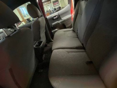 Used 2018 Toyota Tacoma TRD Sport image 20