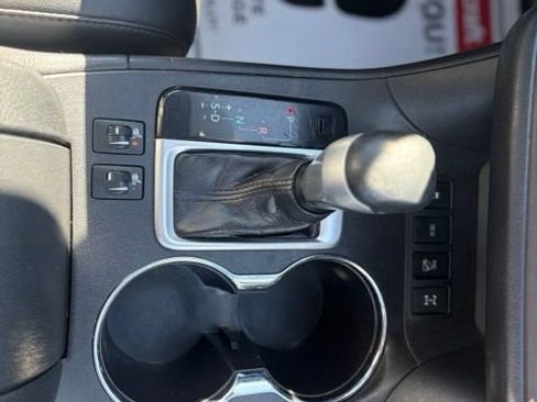 Used 2019 Toyota Highlander XLE AWD/4WD image 17