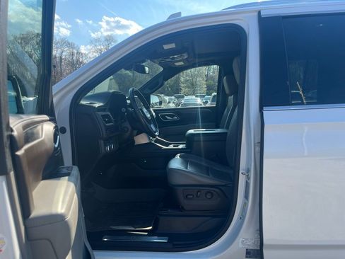 Used 2021 GMC Yukon XL SLT w/ Rear Media and Nav Package AWD/4WD image 17