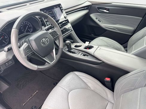 Used 2020 Toyota Avalon Limited image 21