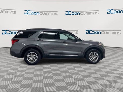 Used 2025 Ford Explorer Active AWD/4WD image 9