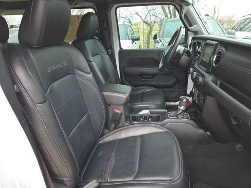 Used 2022 Jeep Wrangler Unlimited Sahara w/ Cold Weather Group image 26