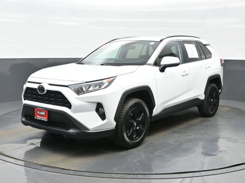 Used 2021 Toyota RAV4 XLE AWD/4WD image 2