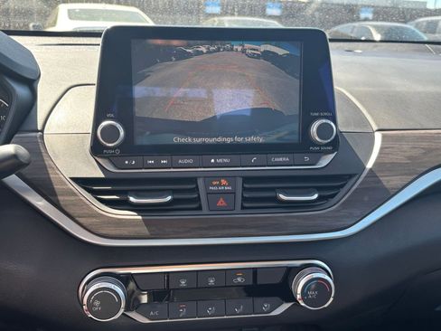 Used 2025 Nissan Altima 2.5 SV image 22