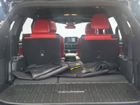 Used 2022 Toyota Highlander XSE AWD/4WD image 7