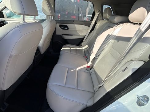 Used 2023 Nissan Rogue SL w/ SL Premium Package image 31