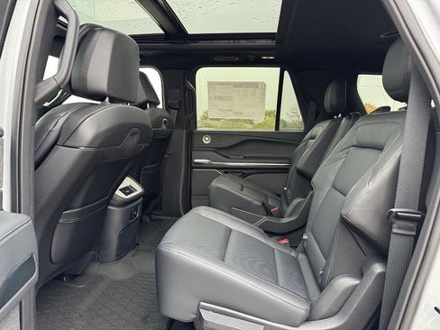 New 2025 Lincoln Navigator L Reserve w/ Jet Appearance Package image 10