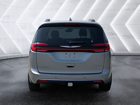 Used 2021 Chrysler Pacifica Touring AWD/4WD image 5