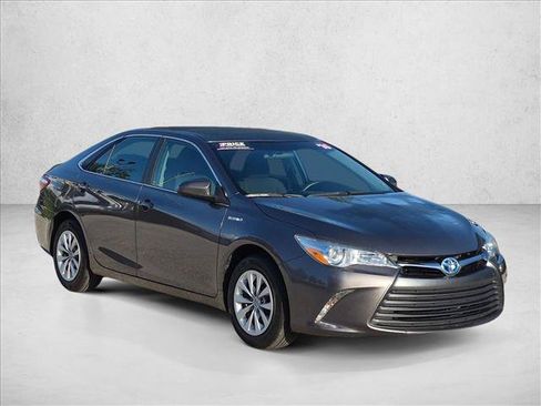 Used 2016 Toyota Camry LE FWD image 3