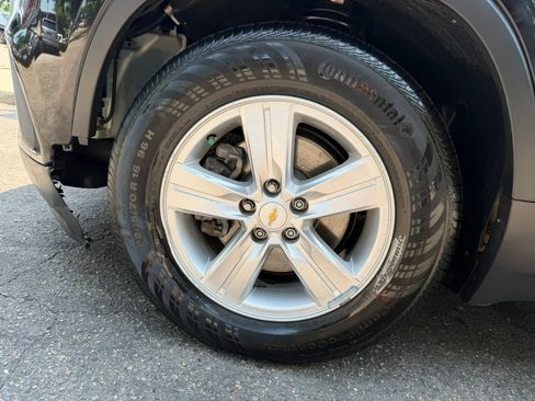 Used 2019 Chevrolet Trax LT w/ LT Convenience Package FWD image 30