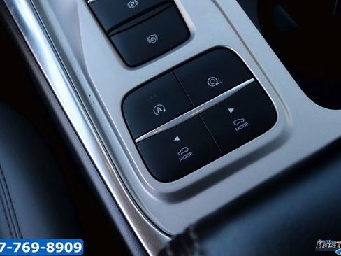 Used 2021 Ford Explorer XLT w/ Equipment Group 202A image 22