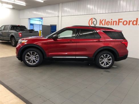 Used 2022 Ford Explorer XLT w/ Equipment Group 202A image 4