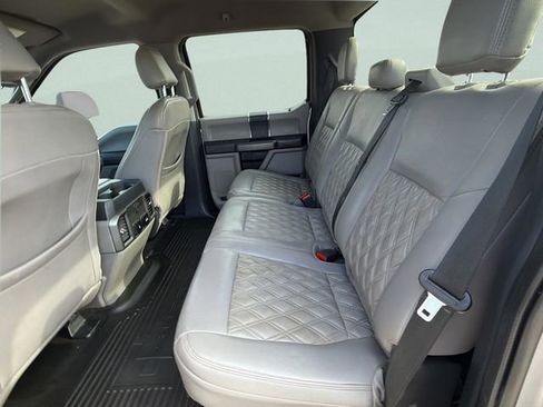 Used 2022 Ford F450 XLT w/ FX4 Off-Road Package image 17