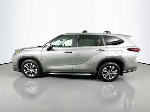 Certified 2025 Toyota Highlander XLE AWD/4WD image 8