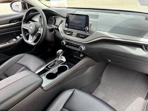 Used 2025 Nissan Altima 2.5 SR FWD image 13