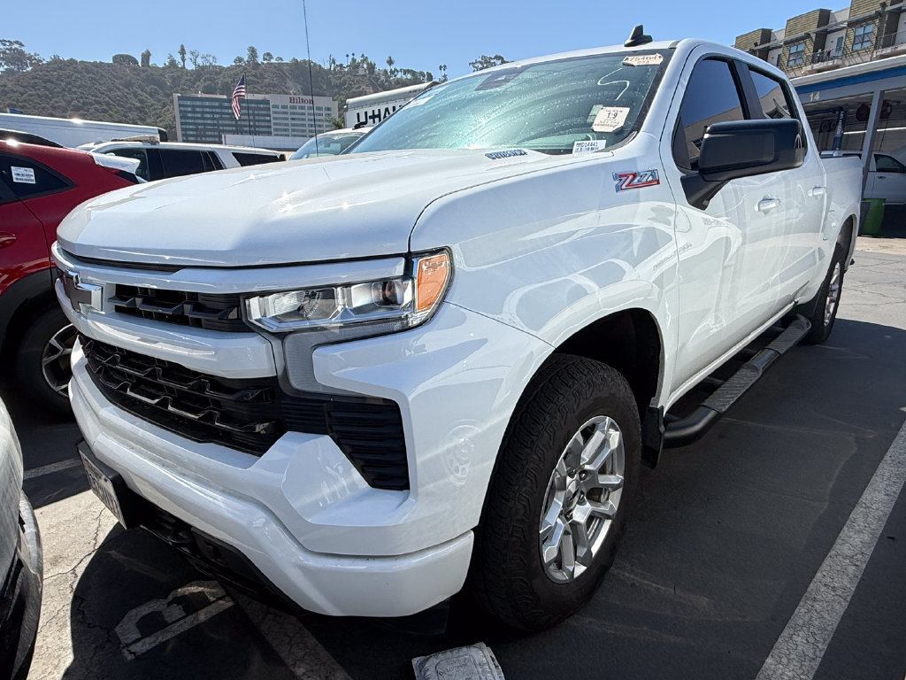 Used 2023 Chevrolet Silverado 1500 RST w/ Z71 Off-Road Package AWD/4WD image 2