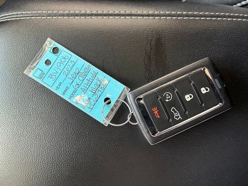 Used 2023 Jeep Grand Cherokee Altitude AWD/4WD image 31