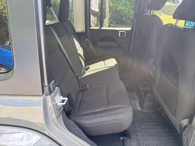 Used 2020 Jeep Wrangler Unlimited Sahara AWD/4WD image 10