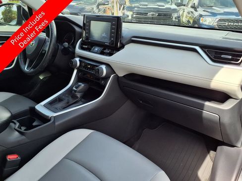 Used 2020 Toyota RAV4 XLE Premium FWD image 10