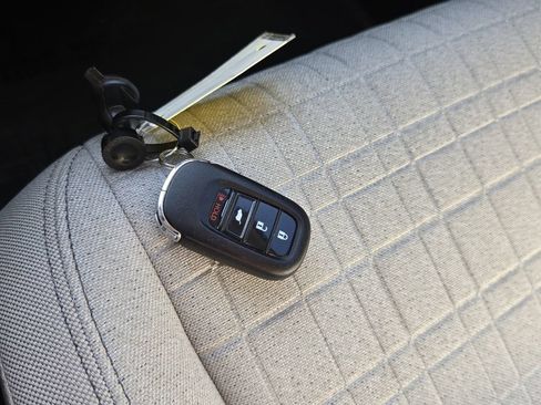 Used 2024 Honda HR-V LX image 17
