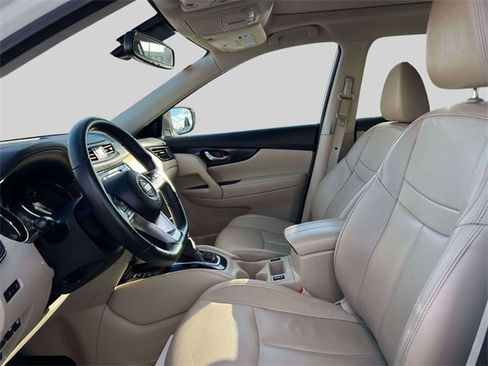 Used 2020 Nissan Rogue SL w/ Premium Package image 19