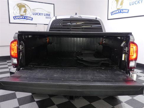 Used 2020 Toyota Tacoma SR5 w/ Blackout Package AWD/4WD image 9