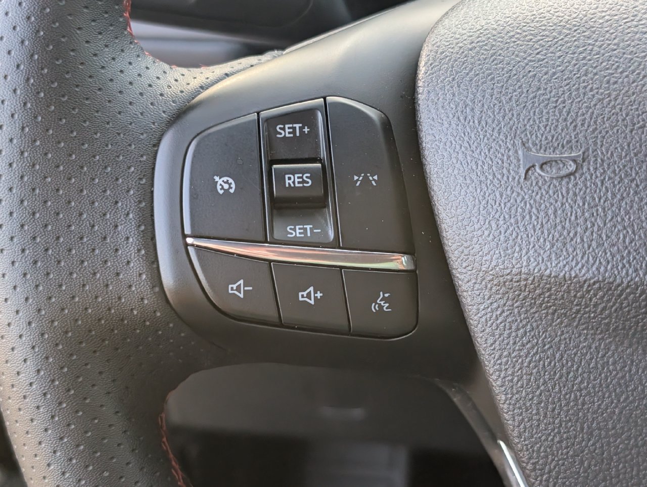 Used 2025 Ford Escape ST-Line Select AWD/4WD image 23