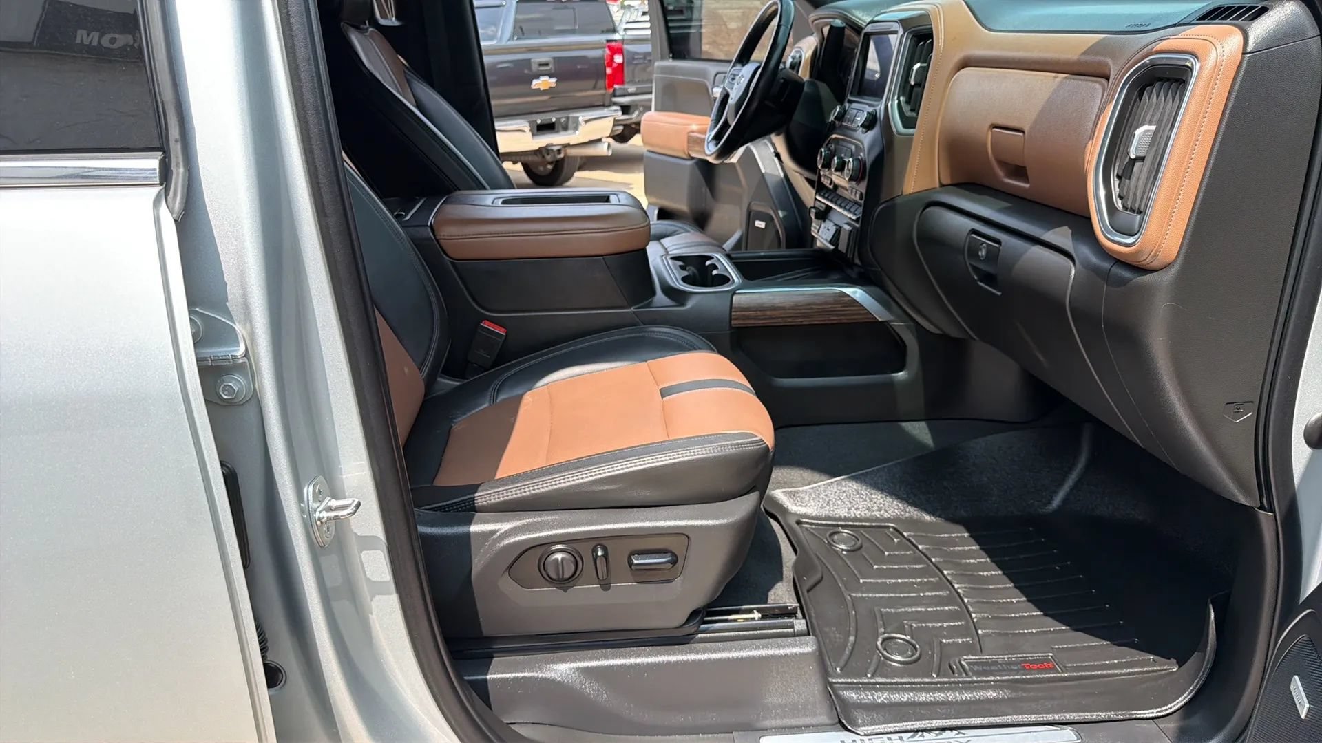 Used 2021 Chevrolet Silverado 2500 High Country w/ Z71 Off-Road Package AWD/4WD image 18