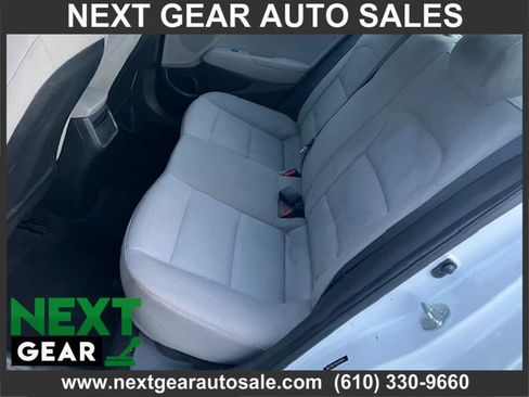 Used 2017 Hyundai Elantra SE image 8