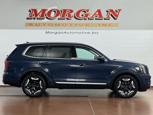 Used 2023 Kia Telluride S image 2