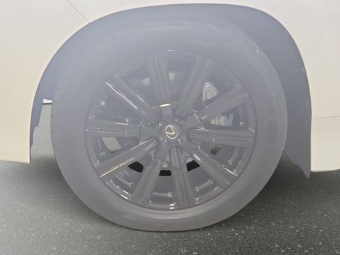 Used 2021 Lexus LX 570 4WD w/ Luxury Package image 32