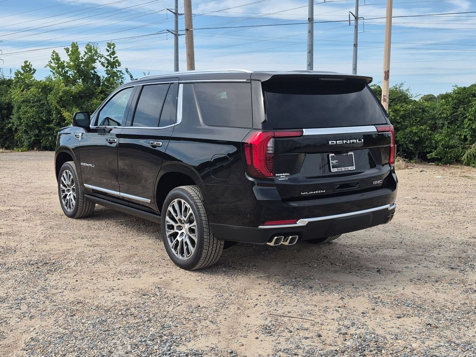 New 2026 GMC Yukon Denali w/ Denali Reserve Package AWD/4WD image 3