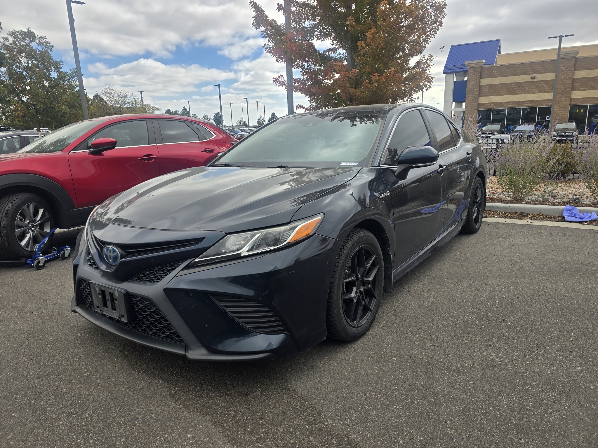 Used 2020 Toyota Camry SE w/ Sunroof Package FWD image 12