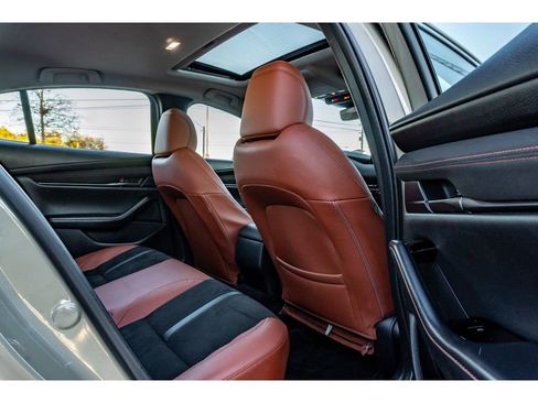 Used 2024 MAZDA MAZDA3 s image 17