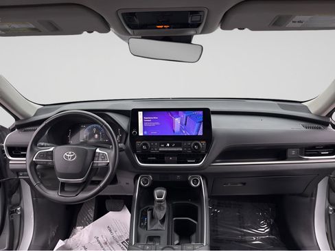 Used 2024 Toyota Grand Highlander XLE image 3