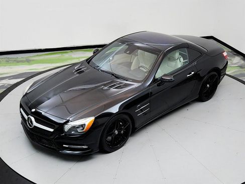 Used 2013 Mercedes-Benz SL 550 image 32