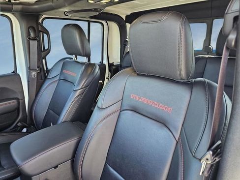 Used 2023 Jeep Gladiator Rubicon w/ Cold Weather Group AWD/4WD image 19